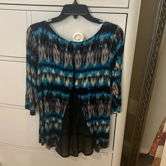 Shanley 3/4 Sleeve Turquoise Top. Medium. - Picture 2 of 2